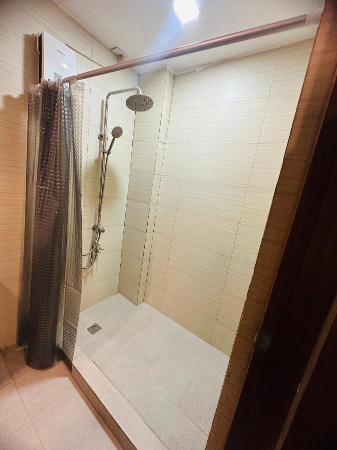Zj Hometel Корон Екстериор снимка