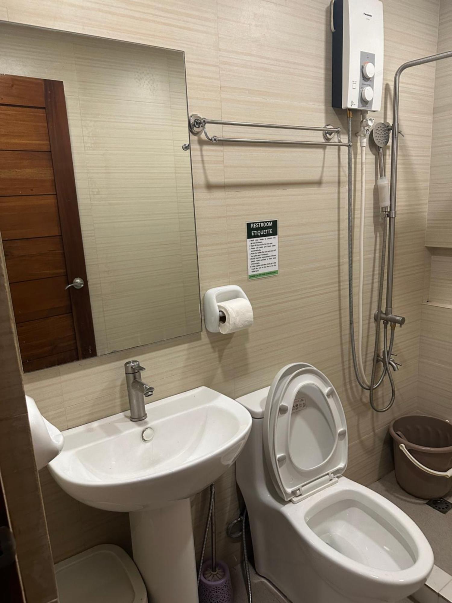 Zj Hometel Корон Екстериор снимка